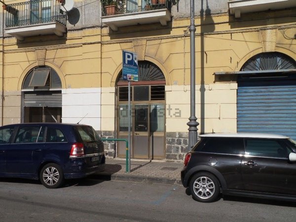 locale commerciale in affitto a Salerno in zona Porto