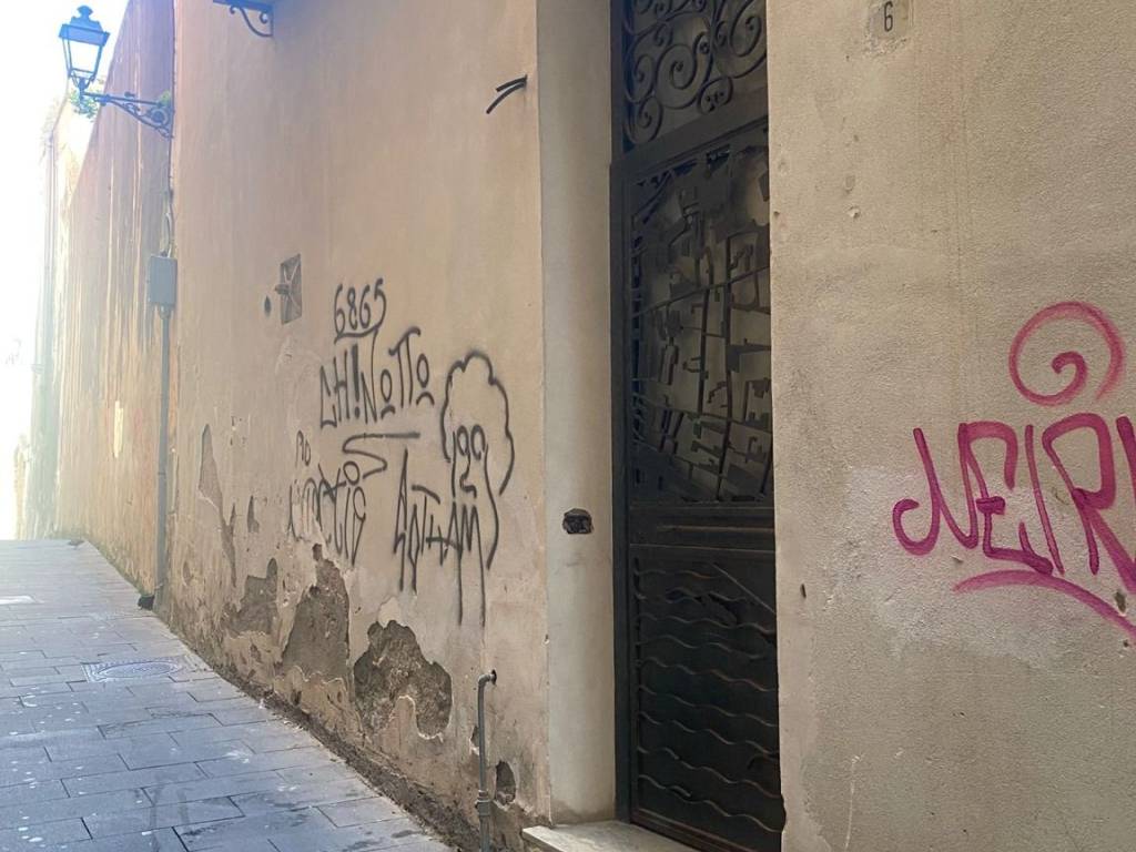 negozio in affitto a Salerno in zona Centro Città