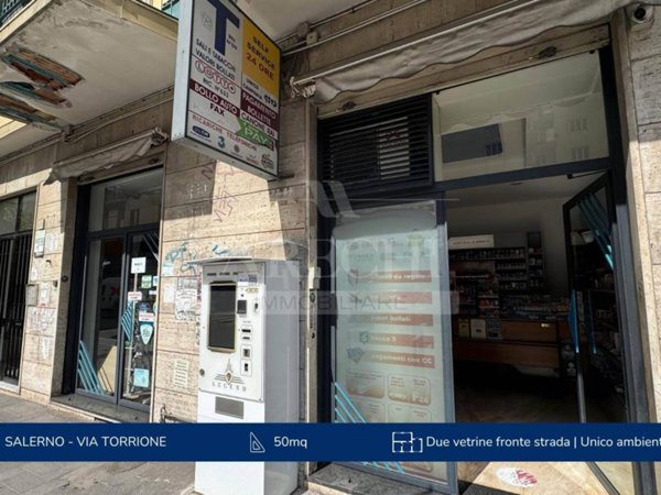 negozio in affitto a Salerno in zona Torrione