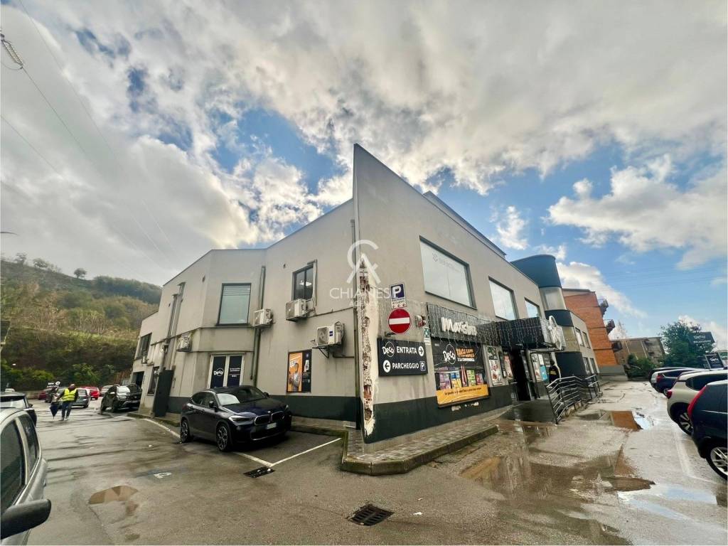 negozio in affitto a Salerno in zona Irno