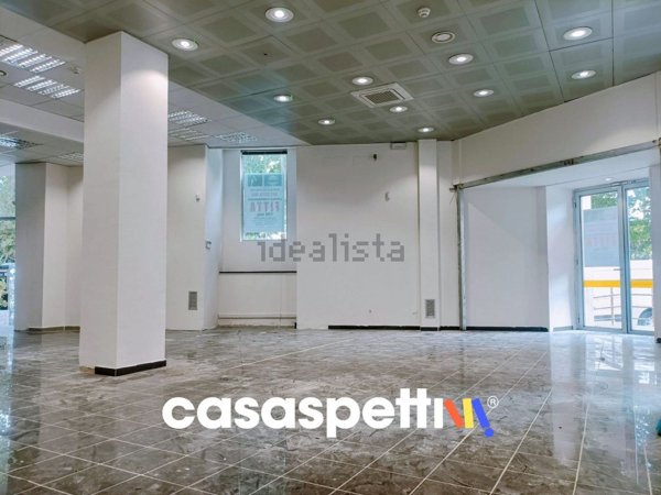 locale commerciale in affitto a Salerno