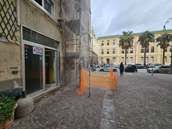 locale commerciale in affitto a Salerno