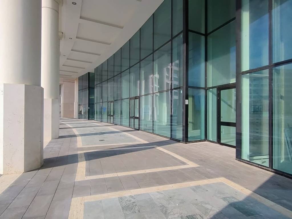 negozio in affitto a Salerno in zona Pastena