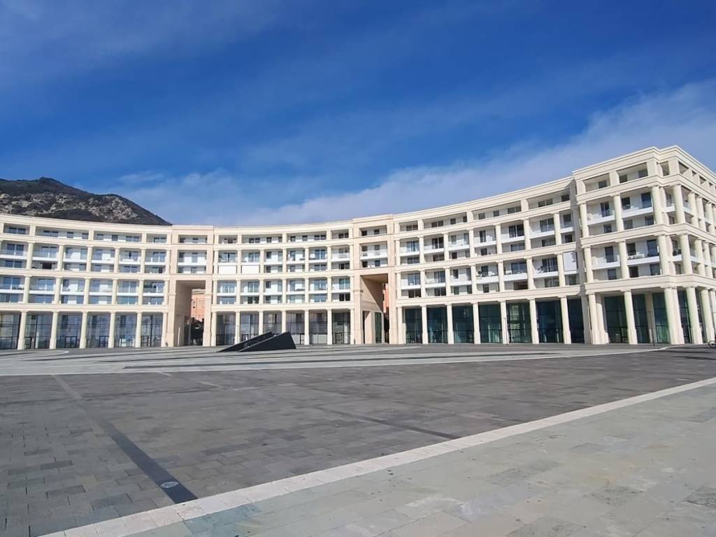 negozio in affitto a Salerno in zona Pastena