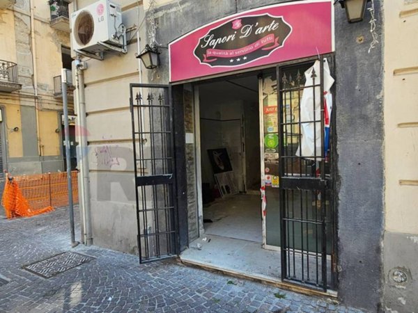 negozio in affitto a Salerno in zona Centro Città