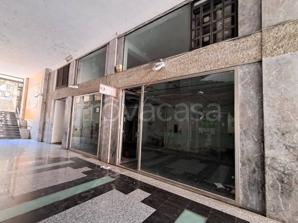 negozio in affitto a Salerno in zona Centro Città