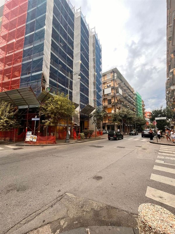 negozio in affitto a Salerno in zona Mercatello