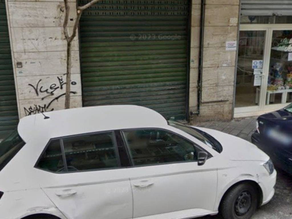 negozio in affitto a Salerno in zona Pastena