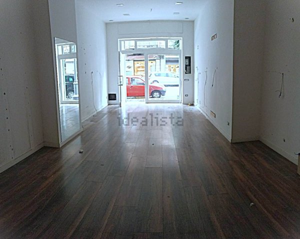 negozio in affitto a Salerno in zona Pastena