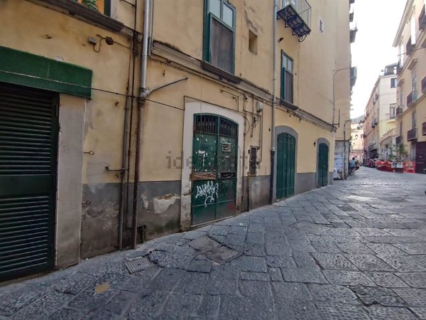 locale commerciale in affitto a Salerno in zona Centro Città