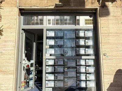 negozio in affitto a Salerno in zona Centro Città