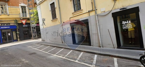 locale commerciale in affitto a Salerno in zona Centro Città