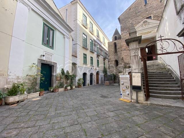 negozio in affitto a Salerno in zona Centro Città