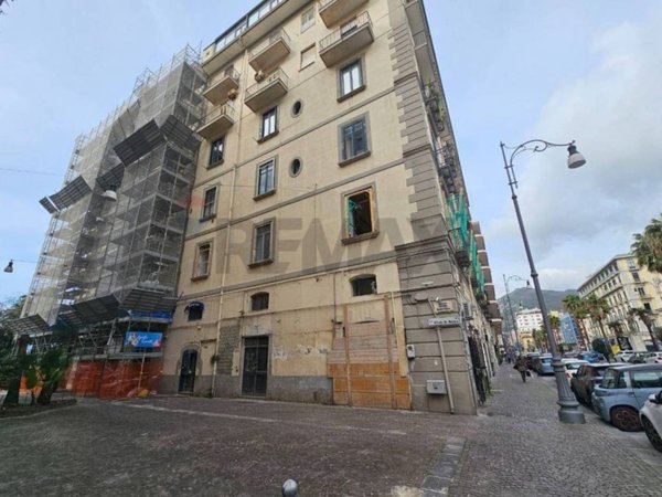 negozio in affitto a Salerno in zona Centro Città