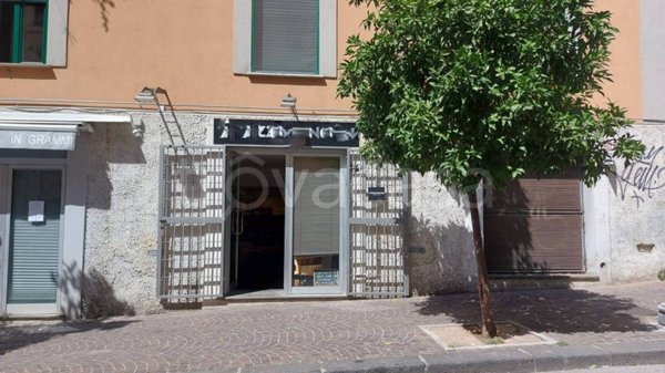 negozio in affitto a Salerno in zona Centro Città
