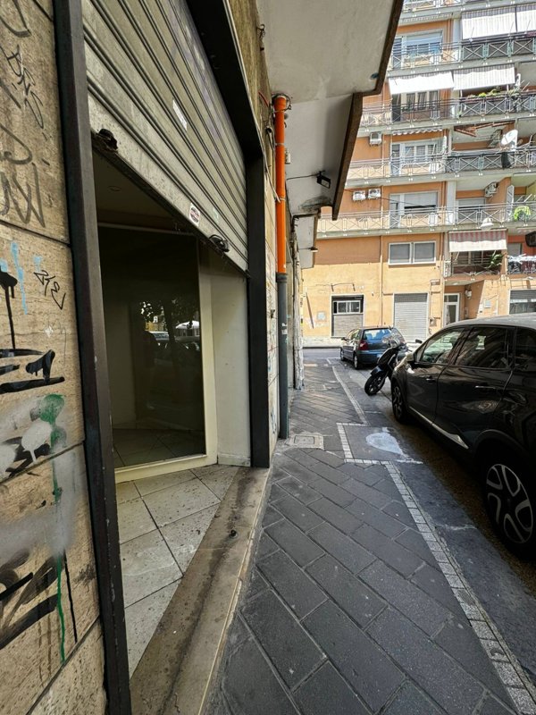 locale commerciale in affitto a Salerno in zona Torrione