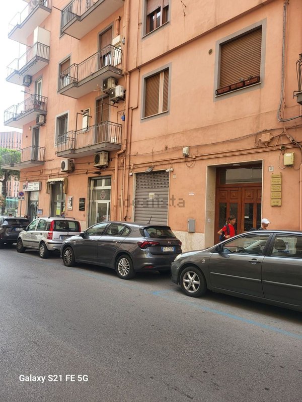 locale commerciale in affitto a Salerno