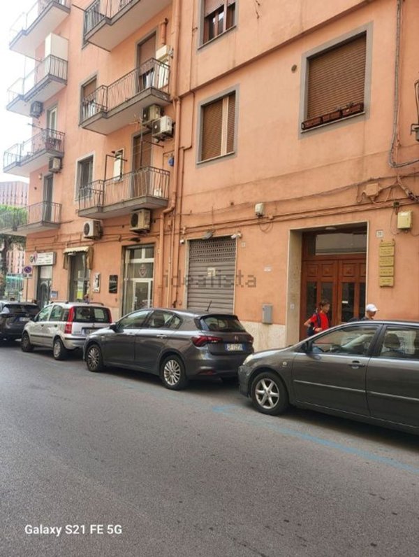 locale commerciale in affitto a Salerno
