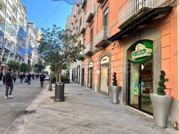 negozio in affitto a Salerno in zona Centro Città