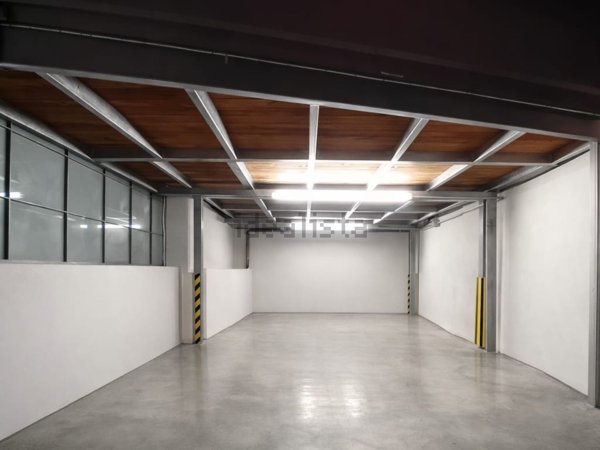 locale di sgombero in affitto a Salerno