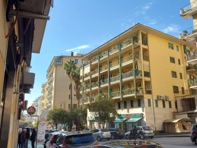 negozio in affitto a Salerno