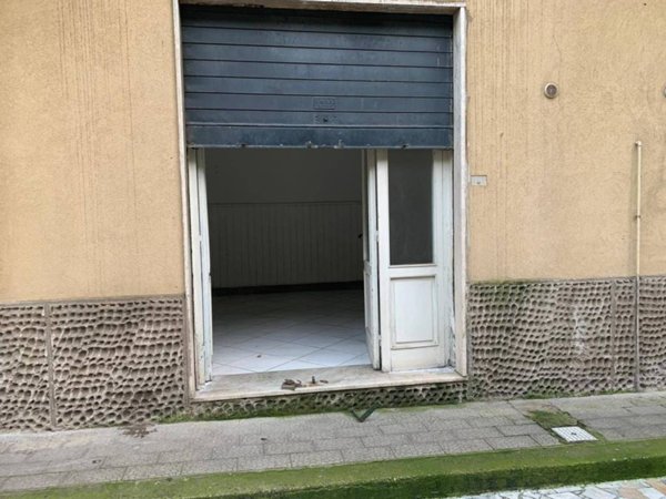 locale commerciale in affitto a Salerno