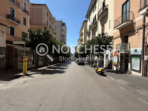 negozio in affitto a Salerno in zona Centro Città