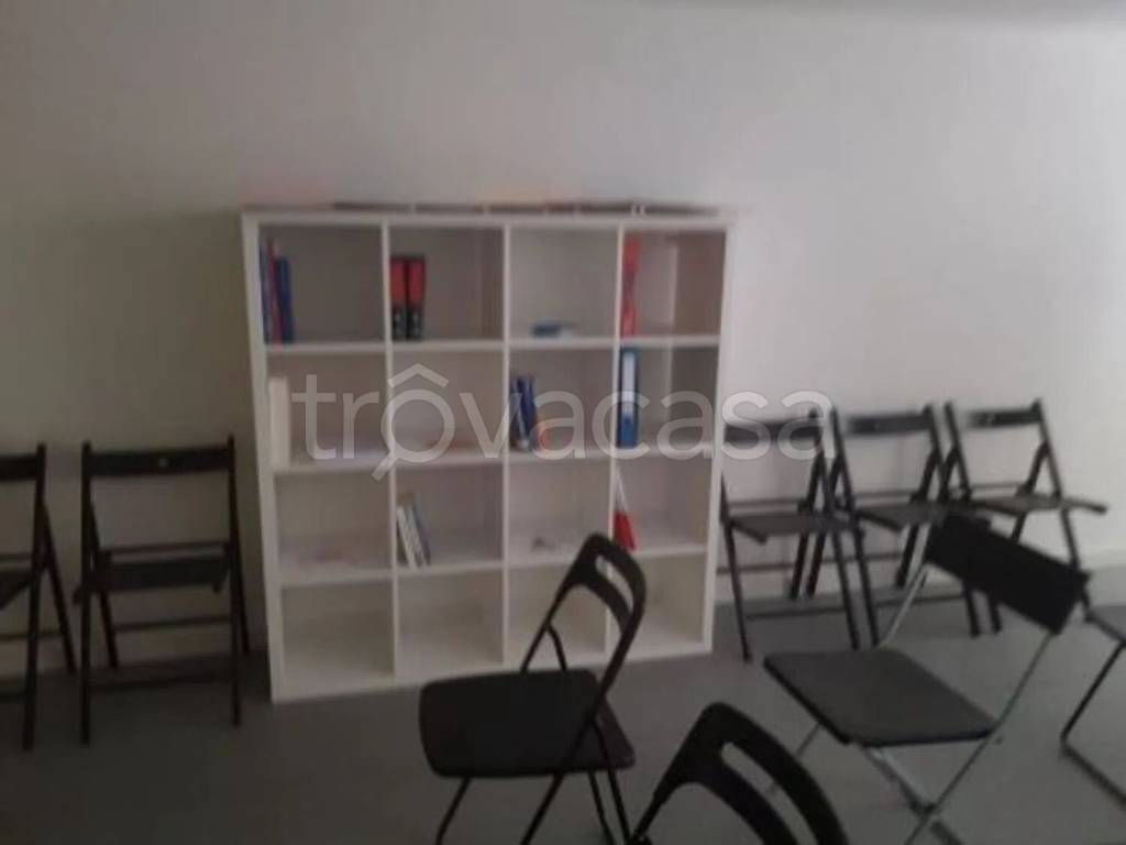 negozio in affitto a Salerno in zona Gelsi Rossi