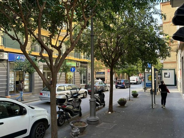 negozio in affitto a Salerno