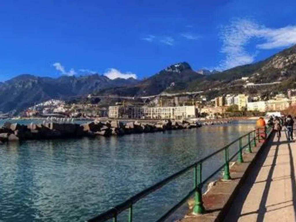 negozio in affitto a Salerno in zona Irno