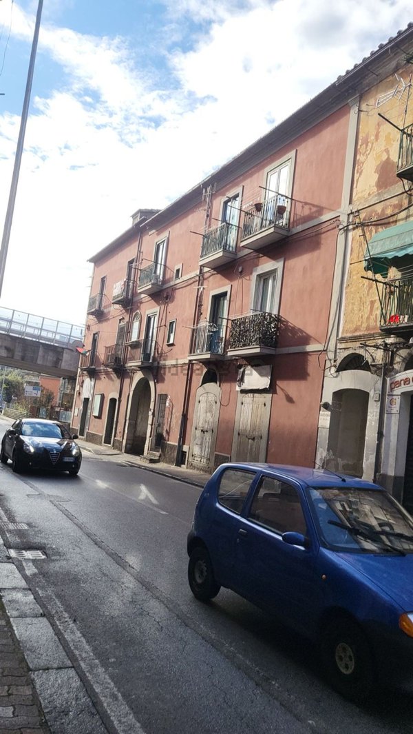 locale commerciale in affitto a Salerno