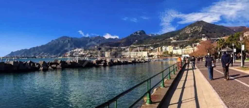 negozio in affitto a Salerno in zona Brignano / Piezzo