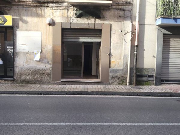 negozio in affitto a Salerno in zona Irno