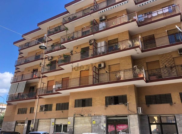 negozio in affitto a Salerno in zona Pastena