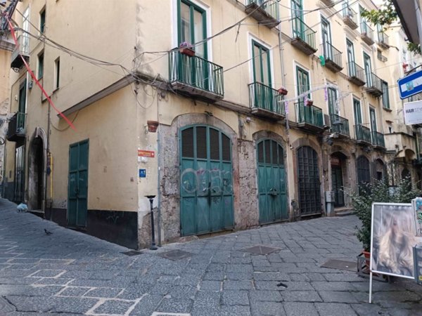 locale commerciale in affitto a Salerno in zona Centro Città