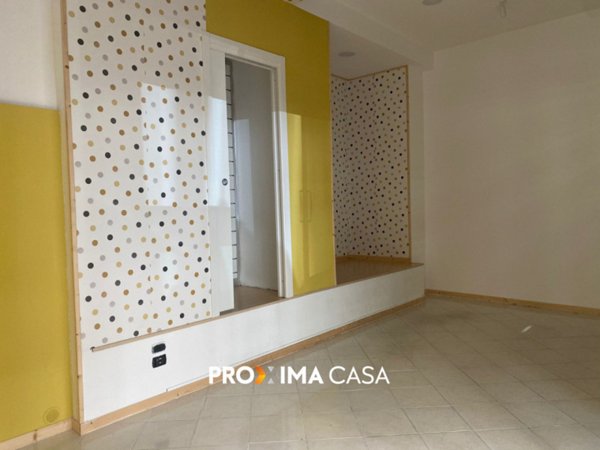 negozio in affitto a Salerno in zona Torrione