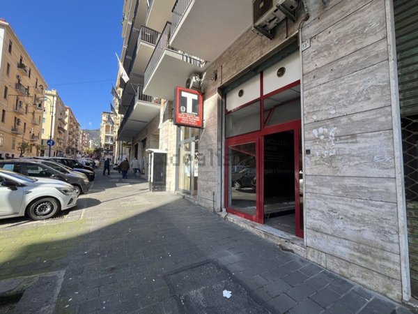 locale commerciale in affitto a Salerno