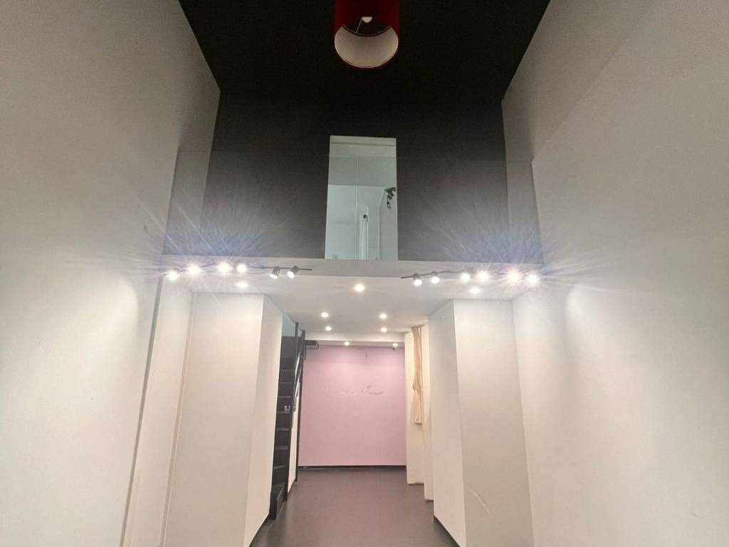 negozio in affitto a Salerno in zona Centro Città