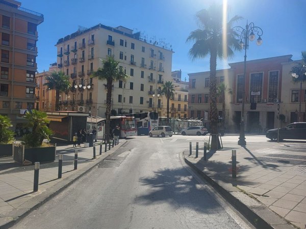 locale commerciale in affitto a Salerno in zona Centro Città