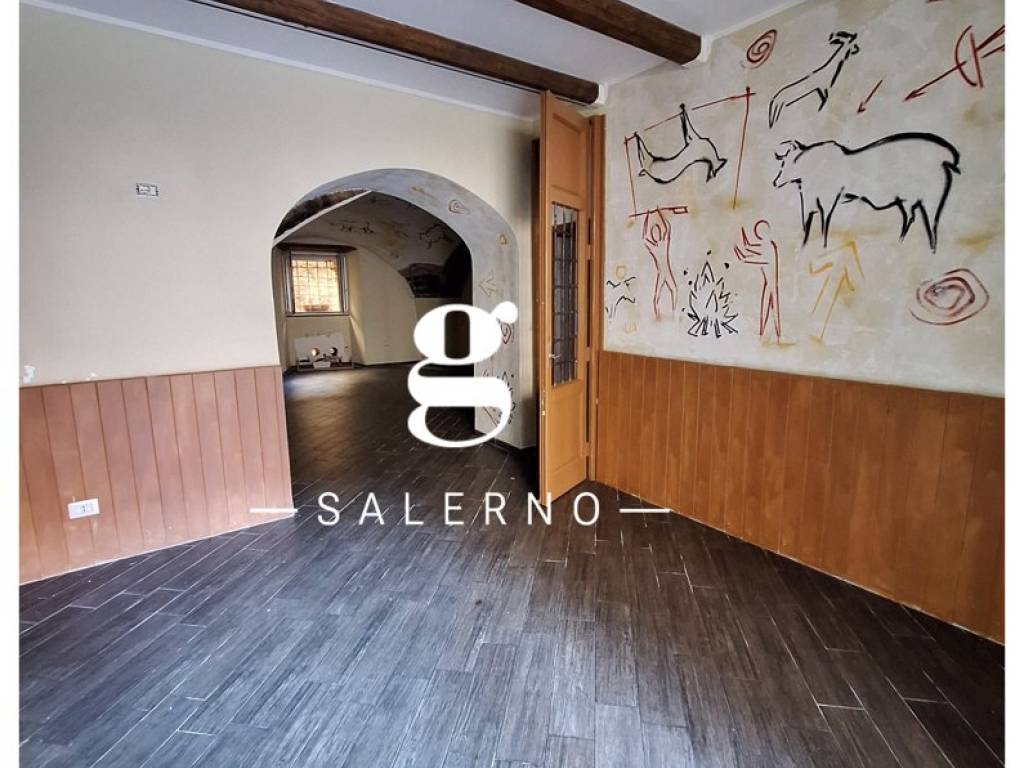 negozio in affitto a Salerno in zona Centro Città