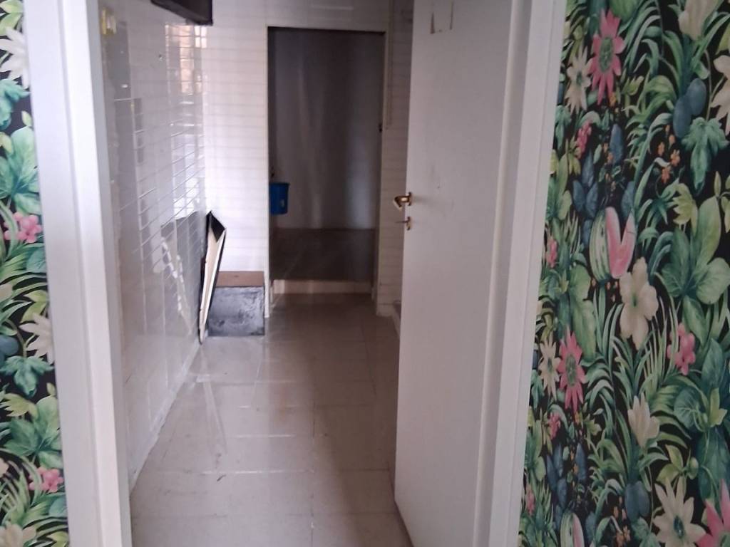 negozio in affitto a Salerno in zona Torrione