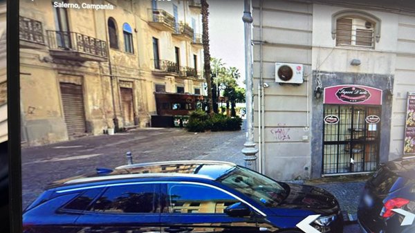 negozio in affitto a Salerno in zona Centro Città