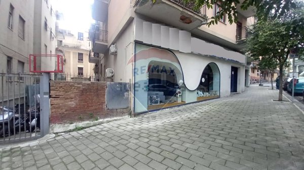 locale commerciale in affitto a Salerno