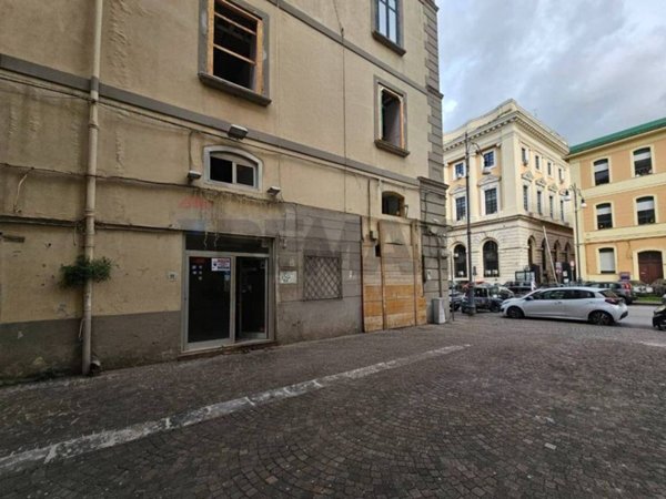 negozio in affitto a Salerno in zona Centro Città