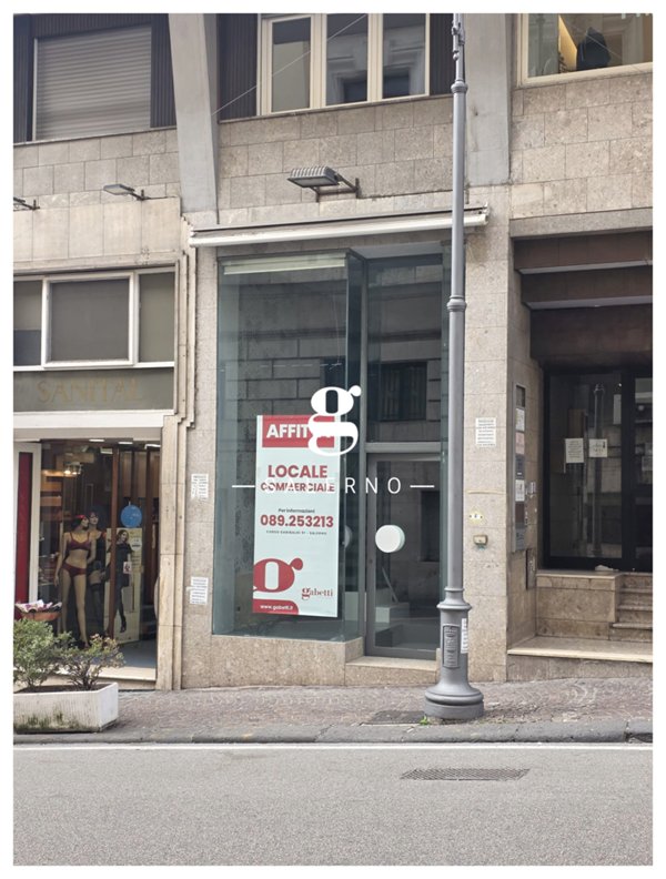 negozio in affitto a Salerno in zona Centro Città