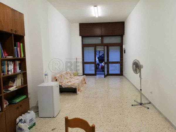 locale commerciale in affitto a Salerno in zona Torrione