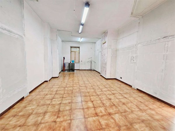 negozio in affitto a Salerno