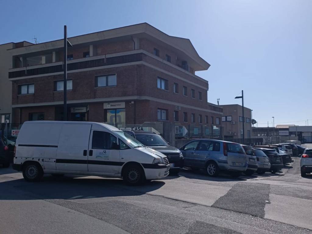 ufficio in affitto a Salerno in zona Zona Industriale