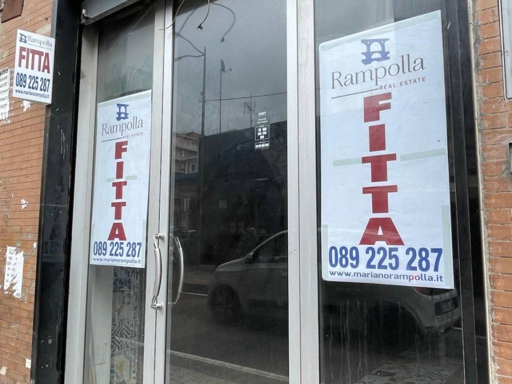 negozio in affitto a Salerno