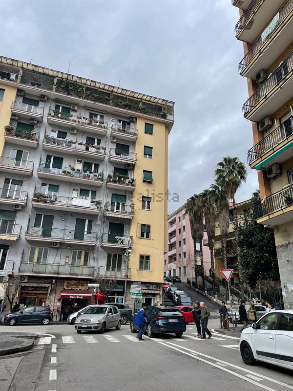 locale commerciale in affitto a Salerno